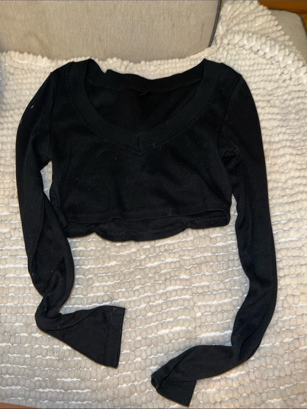 SHEIN Black Ribbed Long-Sleeve Cropped V-Neck Top